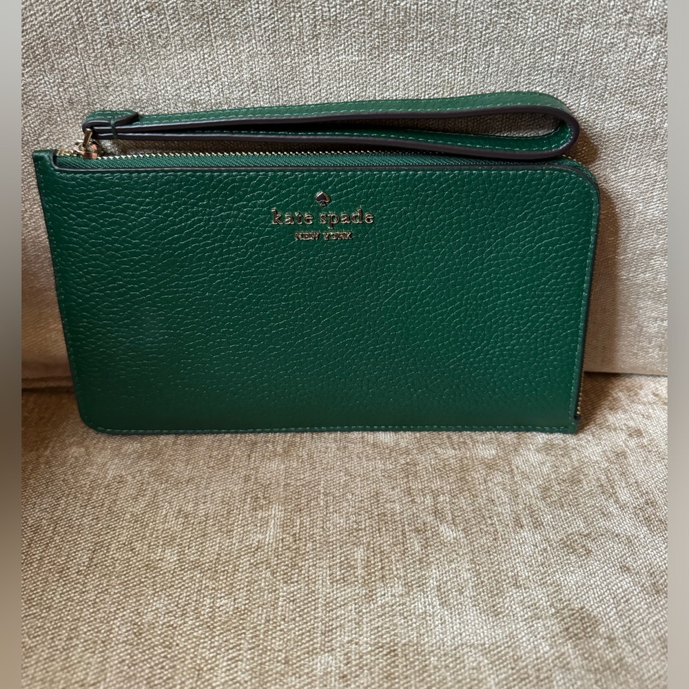 Kate Spade Green Pebbled Leather Wristlet - NWT  Beautiful Fall/Winter C…